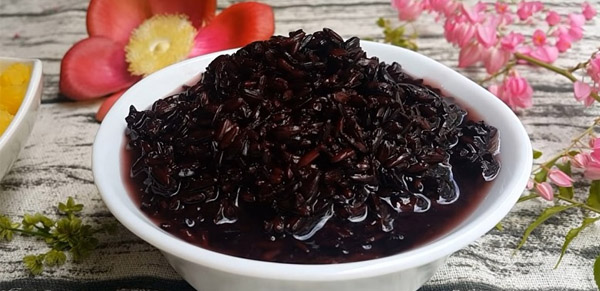 Cách làm rượu nếp than và những công dụng tuyệt vời cho phụ nữ sau sinh