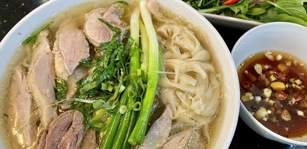 “Ứa nước miếng” với cách làm phở ngan thơm ngon “hết sảy”
