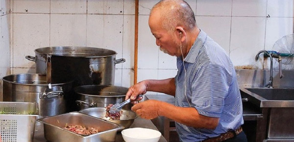 Phở Thìn 42 năm từ phố cổ chật hẹp vươn xa rộng khắp các nước trên thế giới