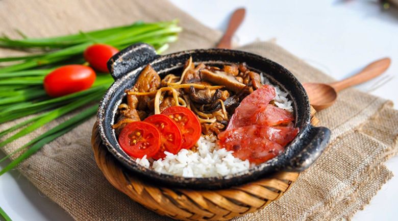 Chia sẻ kinh nghiệm mở quán cơm thố thu hút đông khách!