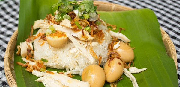 2 cách nấu xôi gà xé và xôi gà chặt miếng đơn giản, hấp dẫn