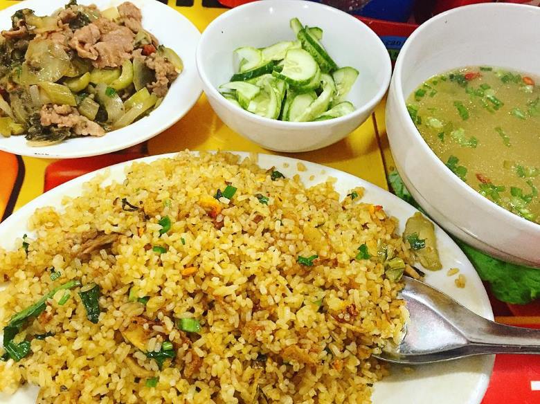 Học cách làm cơm rang dưa bò thơm ngon chuẩn vị Hà thành