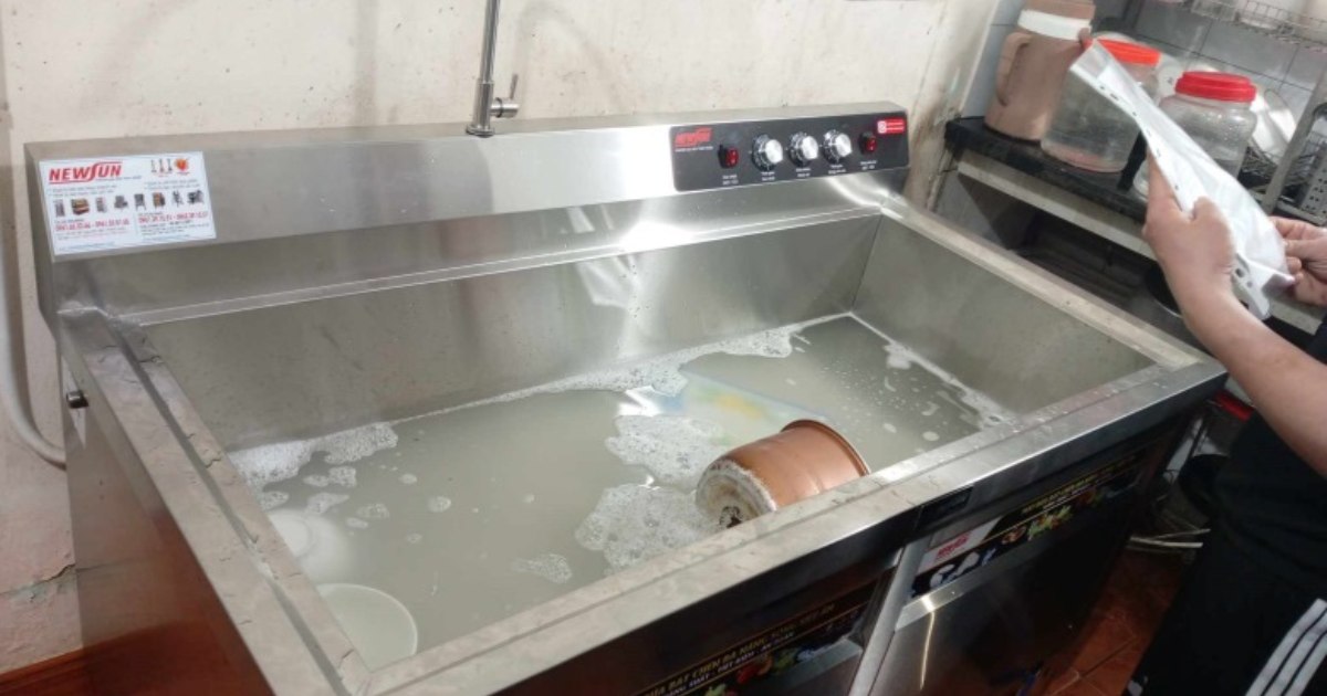 Mách bạn mẹo vệ sinh máy rửa bát siêu âm sạch bóng