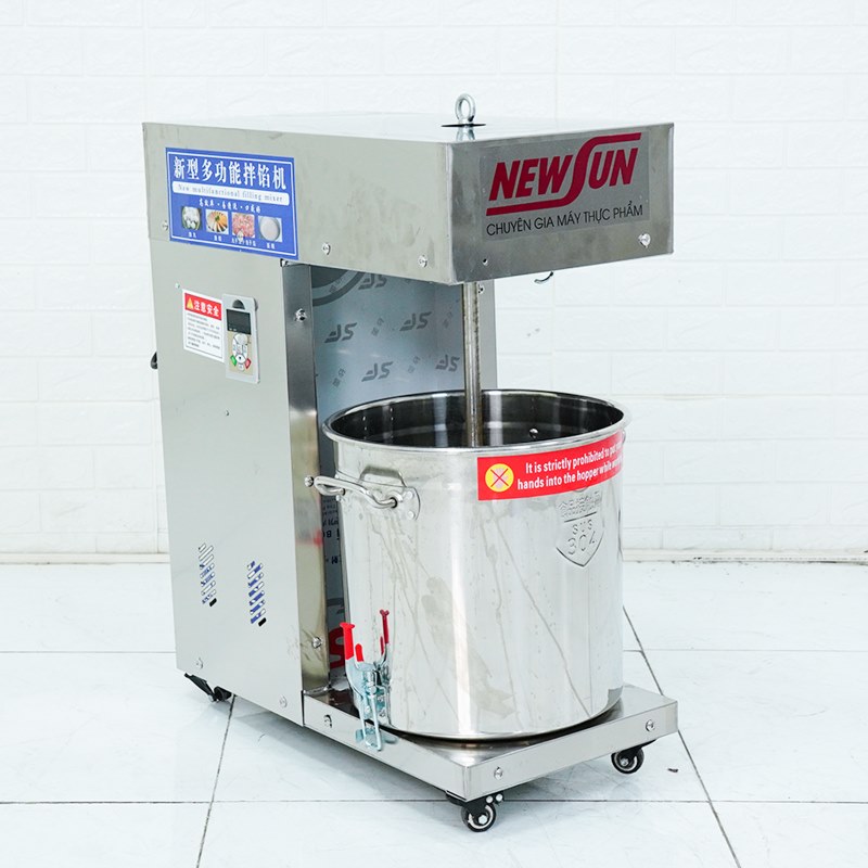 Tiến hành kiểm tra máy trước khi trộn